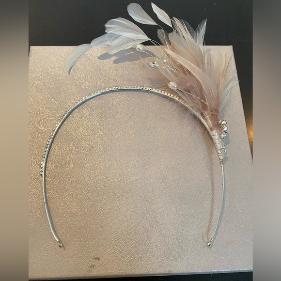 Crystal Flower Bridal Headband with pearls, rhinestones and feathers - Picture 4 of 11